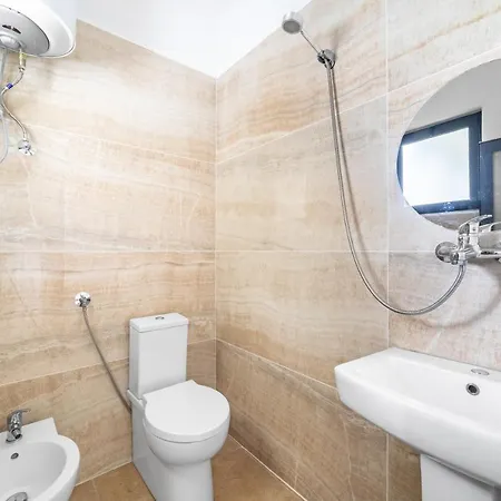 Apartment-hotel Lulaj شقة فندقية *