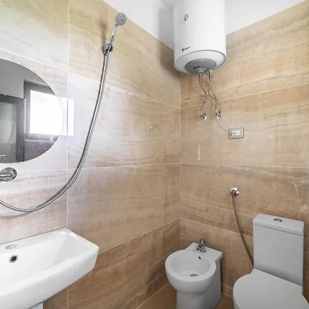 מלון דירות Apartment-hotel Lulaj *
